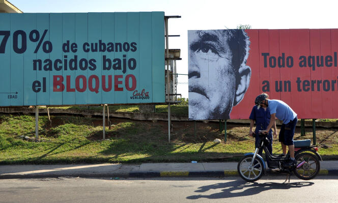 Panneaux contre le blocus de Cuba, à La Havane, en 2009.