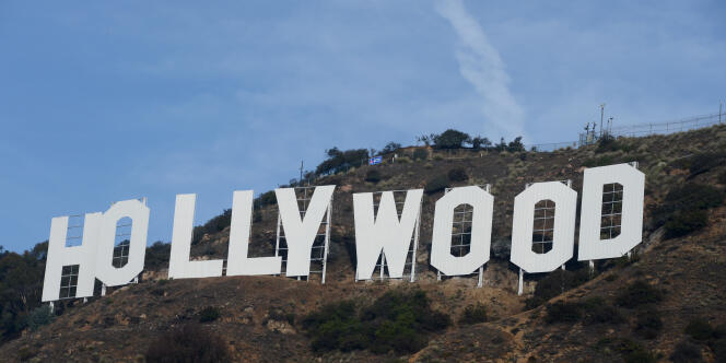 Le légendaire signe surplombant Hollywood, en Californie.