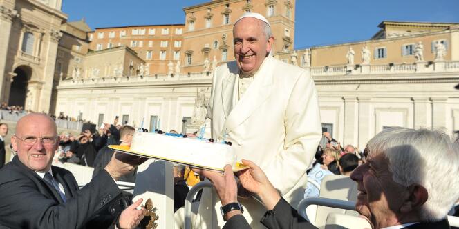 Le pape François a fêté ses 78 ans mercredi 17 décembre en organisant notamment un tango géant place Saint-Pierre à Rome.