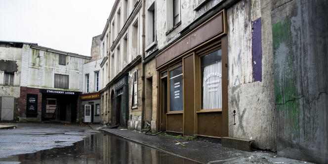 Les studios de Bry-sur-Marne sont les seuls en France à disposer d'un backlot, une rue fictive permettant de tourner des scènes en extérieur.