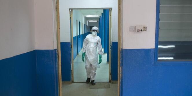 Les exigences du Fonds monétaire international (FMI) en matière de rigueur budgétaire ont affaibli les systèmes de santé des pays africains les plus durement frappés par le virus Ebola et ont empêché une réponse coordonnées pour lutter contre l'épidémie.