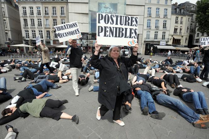 Flash mob organisé par la CFDT contre la pénibilité au travail, en mai 2011 à Nantes.