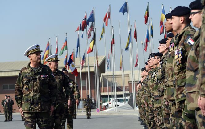 Des soldats français avant leur retrait d'Afghanistan, lors d'une cérémonie à l'aéroport de Kaboul, le 31 décembre.