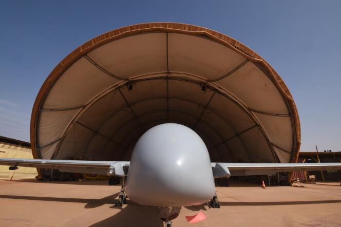 Un drone français Harfang, à Niamey, en janvier.