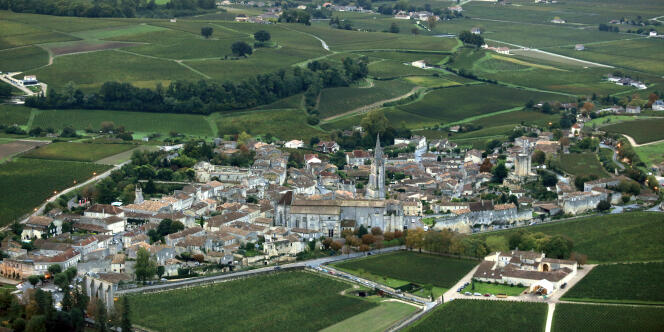 Vue aérienne du village de Saint-Emilion en Gironde.