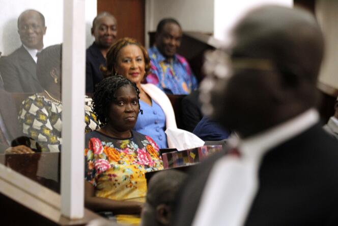 Simone Gbagbo, au premier rang, le 26 décembre 
2014 au palais de justice d'Abidjan