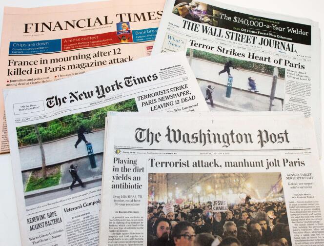 Les manchettes des journaux américains le 8 janvier au lendemain de l'attaque sanglante contre 