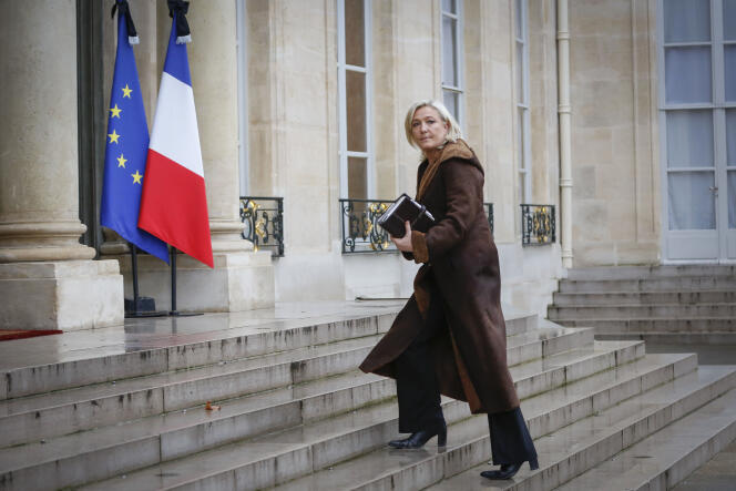 François Hollande, président de la république accueille Marine Le Pen, présidente du FN pour un entretien après l’attentat à 