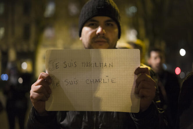 Manifestation en hommage à la tuerie de Charlie Hebdo, le 7 janvier, à Lille.
