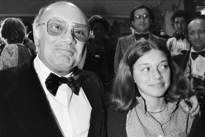 Le réalisateur italien Francesco Rosi avec sa fille Carolina, au Festival de Cannes, le 10 mai 1979.