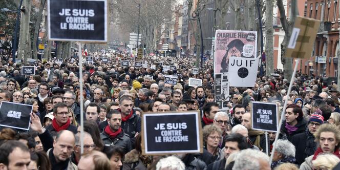 Des marches silencieuses ont eu lieu samedi dans de nombreuses communes de France, avant la grande marche républicaine prévue dimanche à Paris.