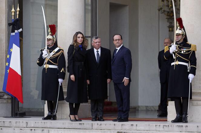 Le président français accueille le roi Abdallah de Jordanie et son épouse Rania à l'Elysée, dimanche 11 janvier 2015.