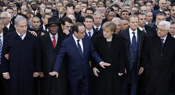 Une vue partielle des personnalités politiques qui ont défilé aux côtés du président François Hollande, dimanche 11 janvier à Paris.