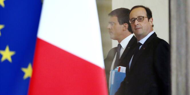 Le président de la République, François Hollande, en compagnie du premier ministre, Manuel Valls, à l'Elysée, le 12 janvier.