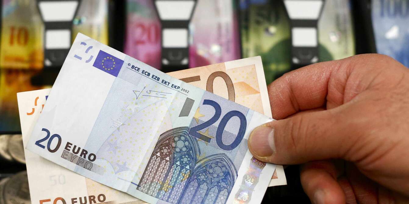 L'euro est descendu à moins de 1,05 franc jeudi, un record depuis 2015