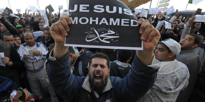 Entre 2 000 et 3 000 personnes ont manifesté vendredi 16 janvier à Alger pour dénoncer la publication du dernier numéro de « Charlie Hebdo », certains scandant le nom des frères Kouachi, les auteurs présumés de l'attaque contre l'hebdomadaire français.