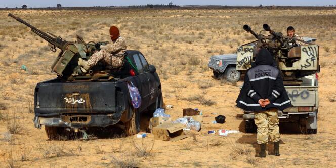 Des combattants de la coalition de milices Fajr Libya, qui contrôle Tripoli et Misrata. Celle-ci a annoncé, vendredi 16 janvier, un cessez-le-feu sur tous les fronts. 