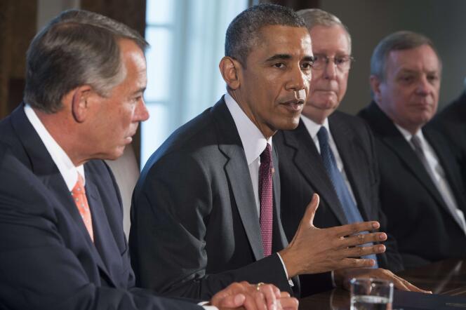 Le président Obama, entouré de responsables républicains et démocrates, le 13 janvier, à la Maison Blanche.