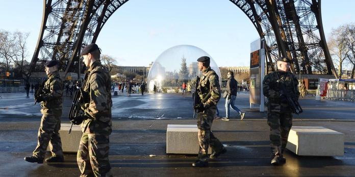 Securite Du Fort Contre Asymetrie Du Faible Cairn Info