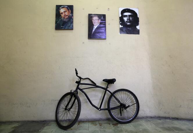 Des portraits de Fidel Castro, de Raul, son frère et président cubain, et du héros révolutionnaire Ernesto 