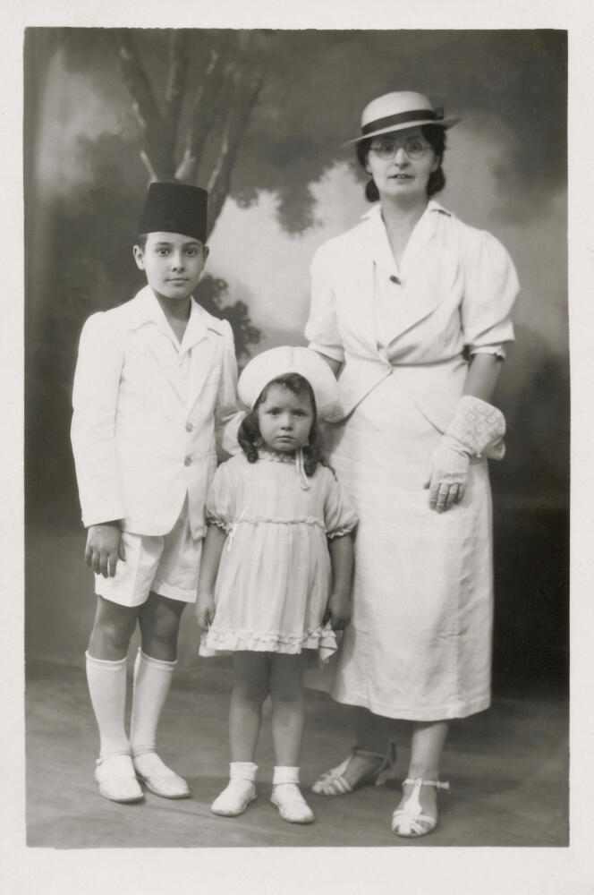 Emilie Busquant et ses enfants, à Alger, le 2 juillet 1942.