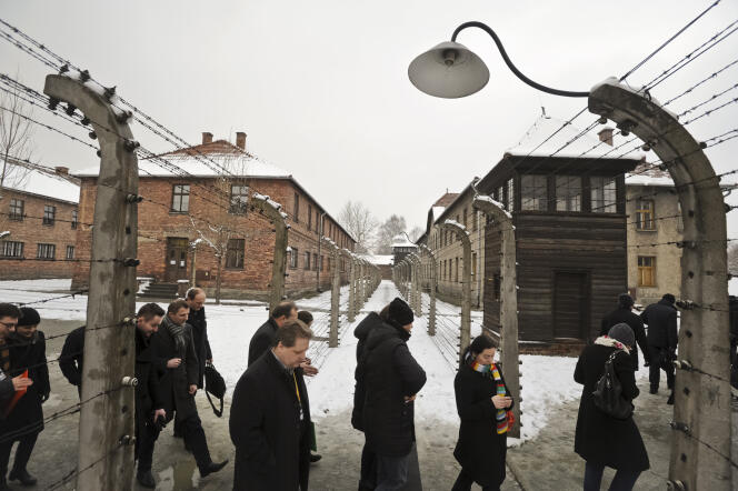 Des visiteurs à Auschwitz, en janvier 2015.