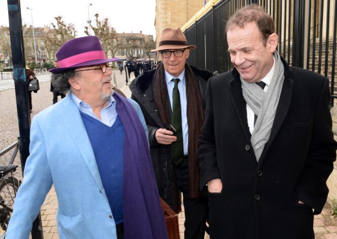 François-Marie Banier (à droite) et son ami Jean-Michel Ribes, directeur du Théâtre du Rond-Point, devant le tribunal  correctionnel de Bordeaux, mercredi 28 janvier.