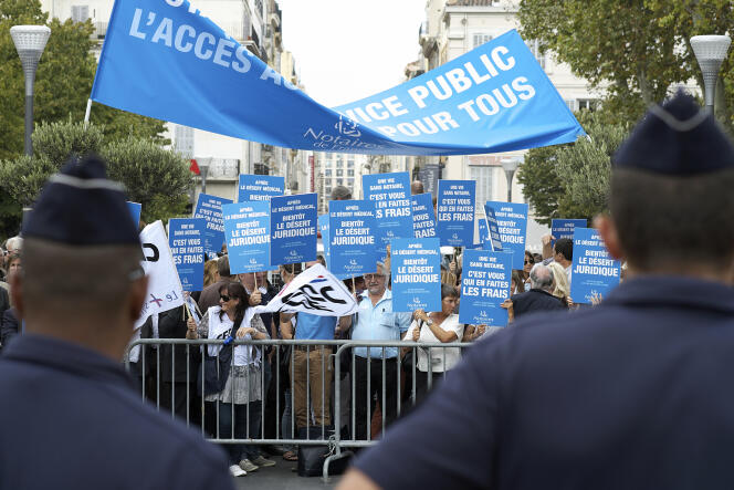Manifestation de notaires à Marseille, le 17 septembre 2014.