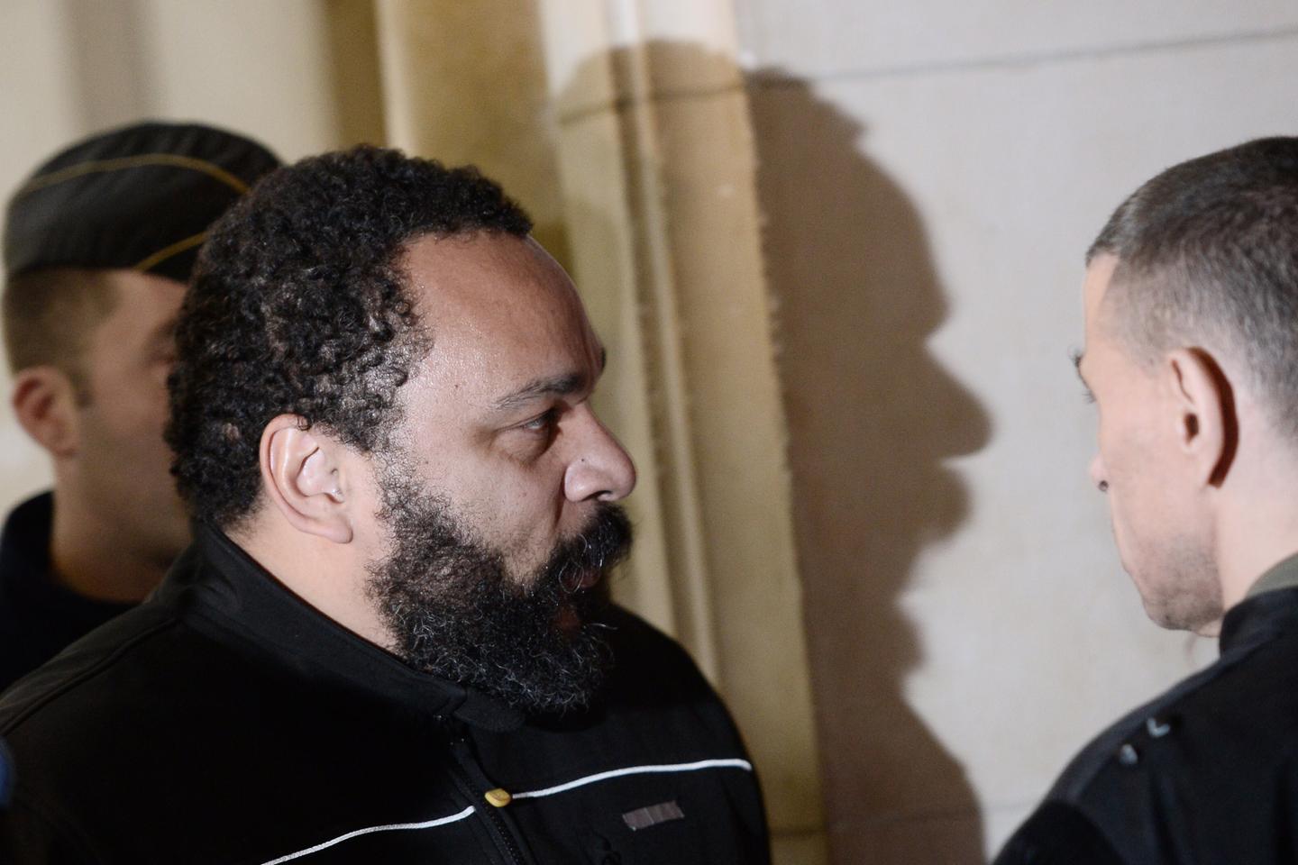Un spectacle interdit de Dieudonné interrompu à Caussols, par la préfecture des Alpes-Maritimes