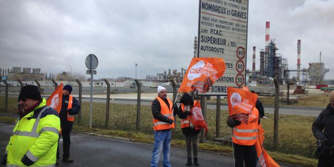 Blocage de la raffinerie de Grandpuits (Seine-et-Marne), le 28 janvier 2015.