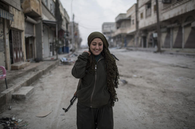 Rokan, 25 ans, une combattante kurde.