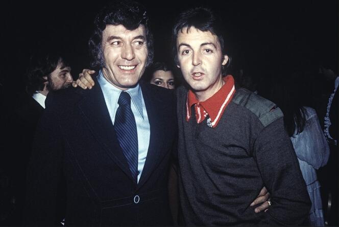Que ses motivations aient été amicales, artistiques ou marketing, McCartney a beaucoup pratiqué le duo, ici avec Carl Perkins, en 1978.