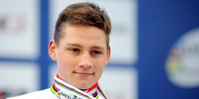 Mathieu Van der Poel, petit-fils de Raymond Poulidor, est champion du monde de cyclo-cross. 