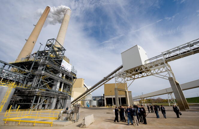 Une usine électrique disposant d'une unité de stockage du CO2, mise en place en partenariat avec Alstom, à New Haven, en Virginie-Occidentale (Etats-Unis), en 2009.