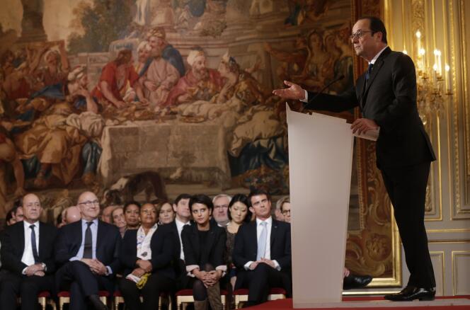 French President Francois Hollande answers questions during a press conference, on February 5, 2015 at the Elysee palace in Paris.  AFP PHOTO / POOL / PHILIPPE WOJAZER
