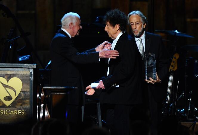 Jimmy Carter et Bob Dylan lors de la cérémonie des Musicares à Los Angeles, le 6 février 2015.