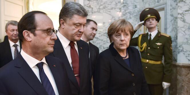 François Hollande, Petro Porochenko et Angela Merkel à Minsk, le 11 février.