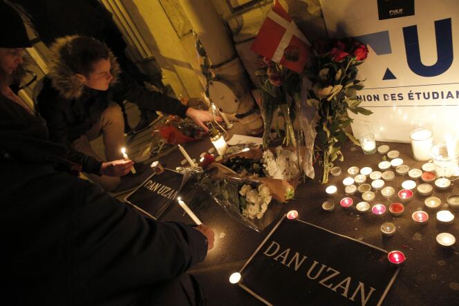 Rassemblement hommage aux victimes des attentats de Copenhague, le 15 février devant l'ambassade du Danemark à Paris.