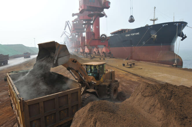 Le port de Rizhao, en Chine. En un an, la deuxième économie mondiale a fortement réduit ses importations de charbon