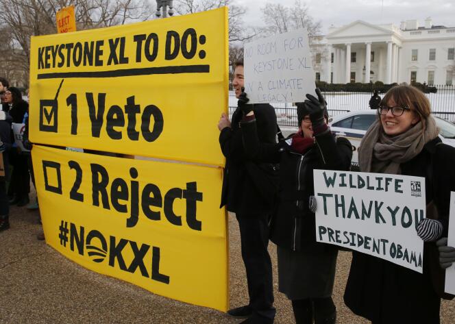 Des opposants au projet Keystone XL, devant la Maison Blanche, le 24 février.