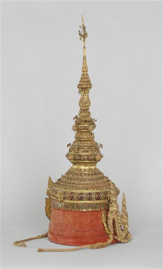 Copie de la couronne du roi de Siam, offerte à Napoléon III en 1861, volée dimanche 1er mars 2015.