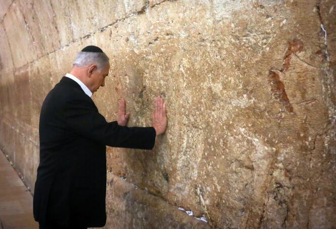 Le premier ministre israélien se recueille au Mur des lamentations à Jérusalem avant son départ aux Etats-Unis.