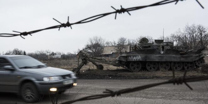 Le cessez-le-feu a de nouveau été violé dans l'est de l'Ukraine, où trois soldats gouvernementaux ont été tués, et neuf autres, blessés, au cours des dernières vingt-quatre heures, a-t-on appris mardi 3 mars de source militaire ukrainienne.