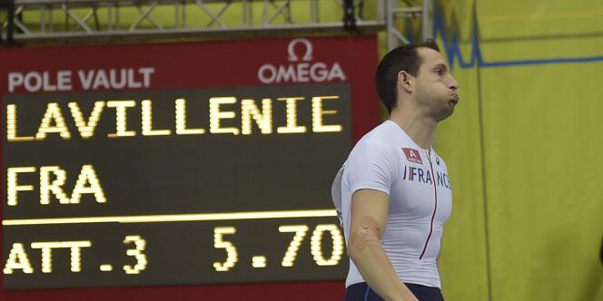 Renaud Lavillenie s'est qualifié au troisième essai à 5,70 m vendredi en qualifications.