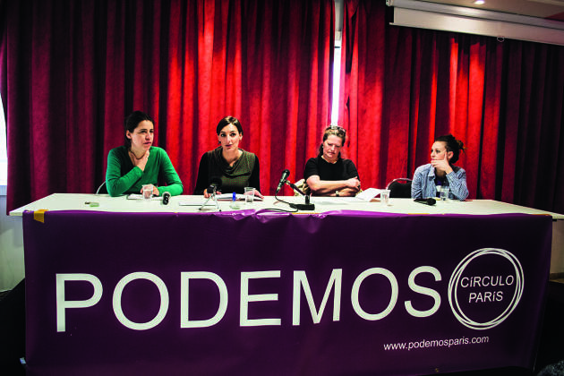 Le 8 mars, à l’occasion de la Journée internationale des droits des femmes, Podemos Paris recevait l’euro­députée espagnole Lola Sánchez (deuxième à partir de la gauche).