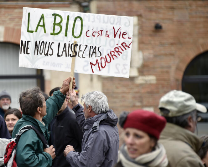 Manifestation de producteurs bio à Toulouse, le 16 mars 2015. La région Midi-Pyrénées compte 350 exploitants sous label AB.