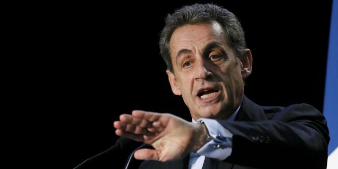 Nicolas Sarkozy, en campagne pour les départementales, à Palaiseau, le 16 mars. 