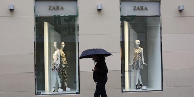 Une boutique Zara au centre de Madrid, en mars 2015