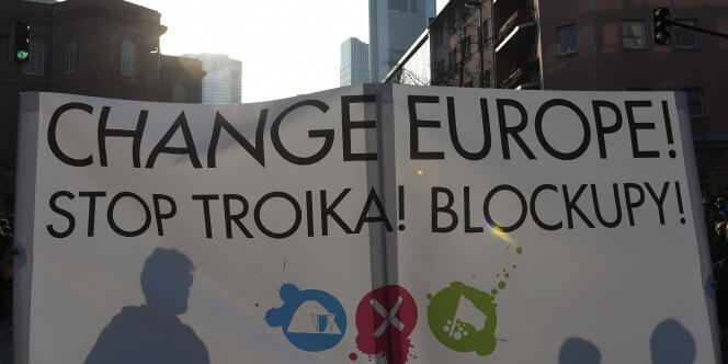 La manifestation à Francfort, mercredi 18 mars, organisée à l’appel de Blockupy, alliance de divers mouvements anticapitalistes, visait à protester contre la politique de la Banque centrale européenne (BCE), qui inaugurait ce jour-là son nouveau siège.