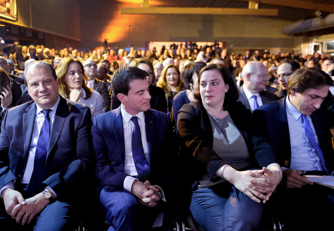 Le premier secrétaire du Parti socialiste Jean-Christophe Cambadélis, le premier ministre Manuel Valls et la secrétaire nationale d’Europe Ecologie - Les Verts Emmanuelle Cosse, lors d'un meeting de soutien à Jérôme Guedj, président du conseil général de l'Essonne, le 16 mars à Evry.